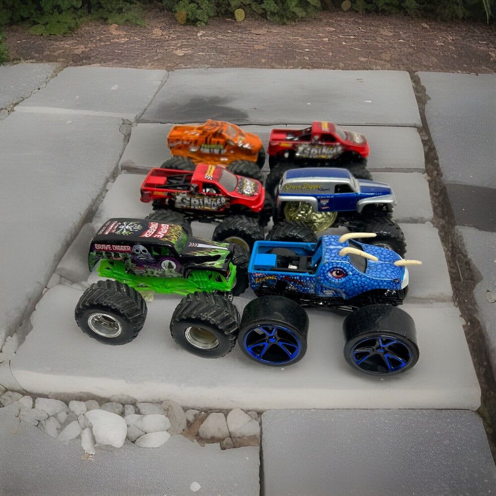 🔥🔥🔥Hot Wheels Lot Of 6 1:64 Scale Monster Trucks PreOwned Condition